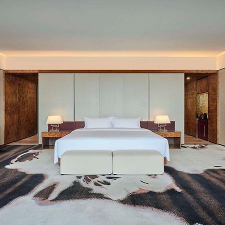 Hilton Guangzhou Tianhe - Free Shuttle Bus And Registration Counter Available During Canton Fair Period Exterior foto