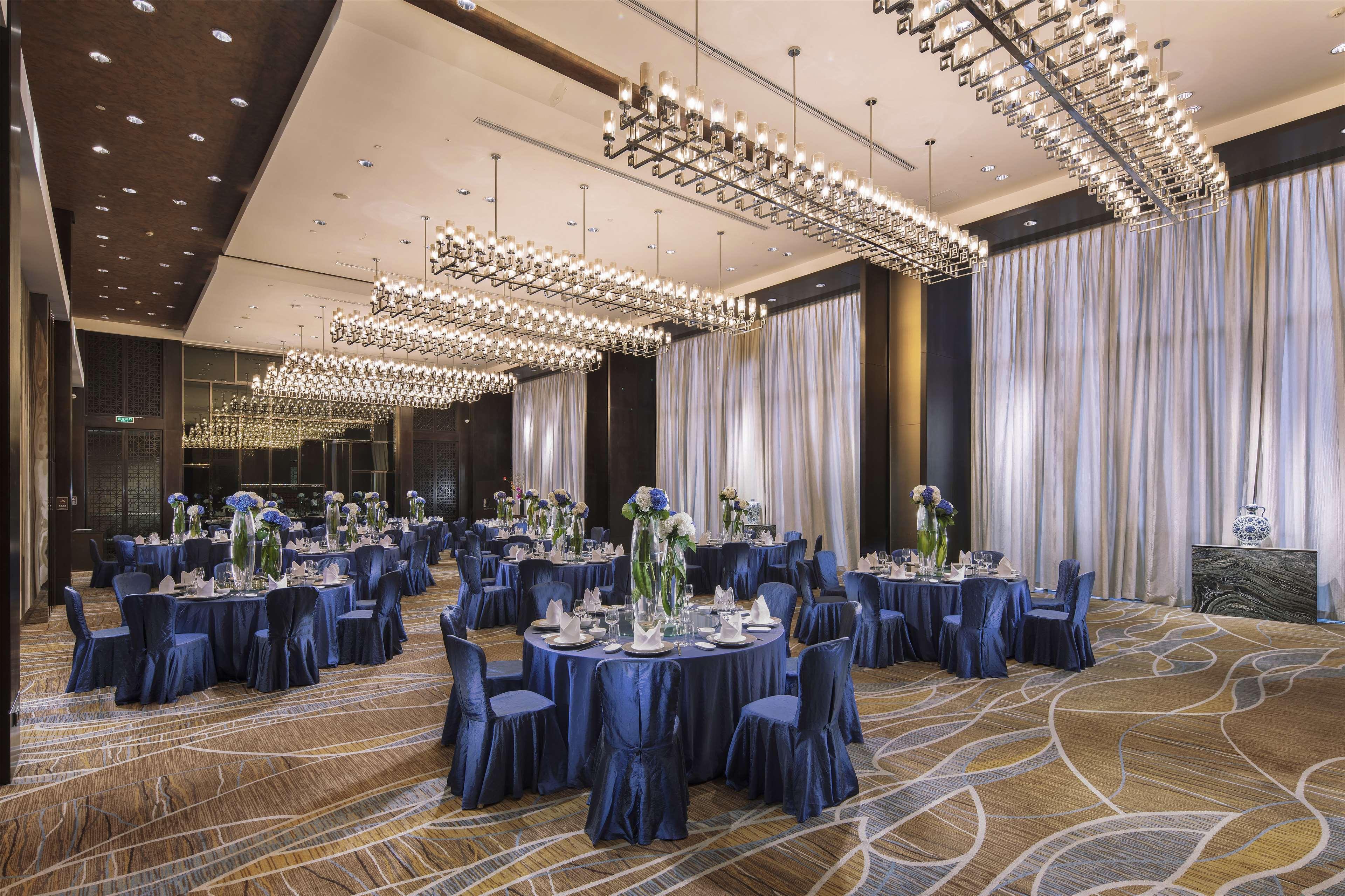 Hilton Guangzhou Tianhe - Free Shuttle Bus And Registration Counter Available During Canton Fair Period Exterior foto The Grand Ballroom