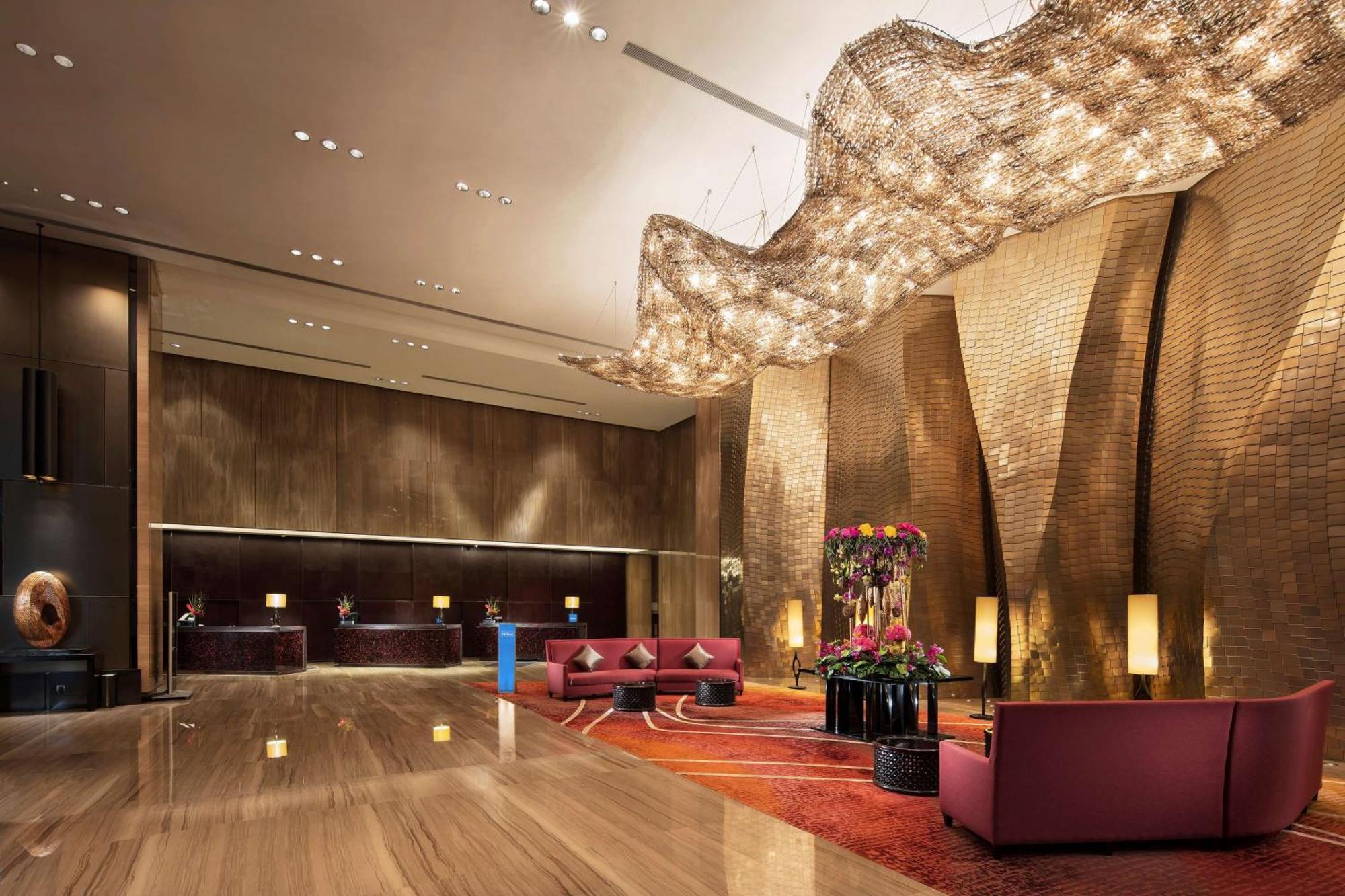 Hilton Guangzhou Tianhe - Free Shuttle Bus And Registration Counter Available During Canton Fair Period Exterior foto The lobby of the hotel