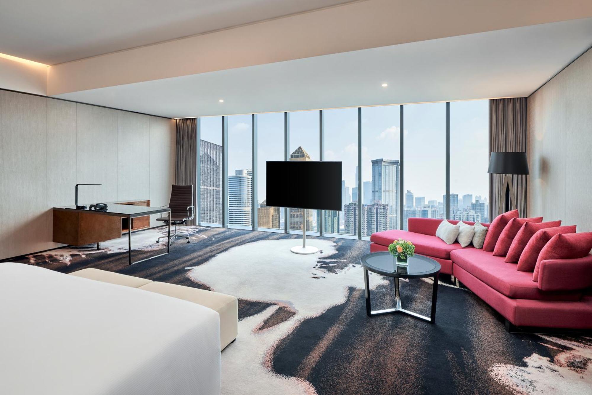 Hilton Guangzhou Tianhe - Free Shuttle Bus And Registration Counter Available During Canton Fair Period Exterior foto A suite at the hotel